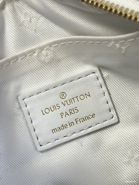 THE OVER VUITTON MOON LOUIS 0327